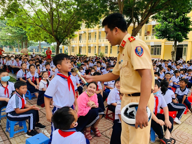 Hiểm họa từ việc giao xe cho người kh&ocirc;ng đủ điều kiện tham gia giao th&ocirc;ng- Ảnh 1.