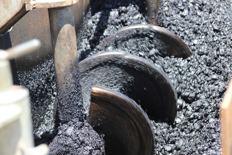 Nh&agrave; thầu cao tốc qua B&igrave;nh Định phải v&agrave;o Kh&aacute;nh H&ograve;a mua đ&aacute;- Ảnh 1.