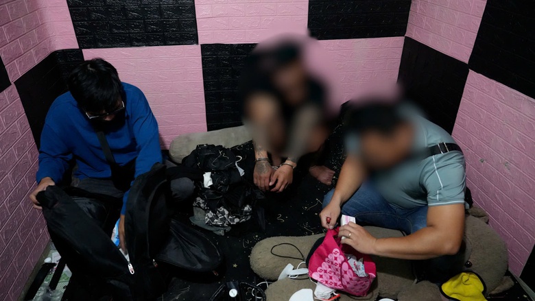 Bắt n&oacute;ng đối tượng vận chuyển 2kg ma t&uacute;y từ TP.HCM về B&igrave;nh Thuận- Ảnh 1.