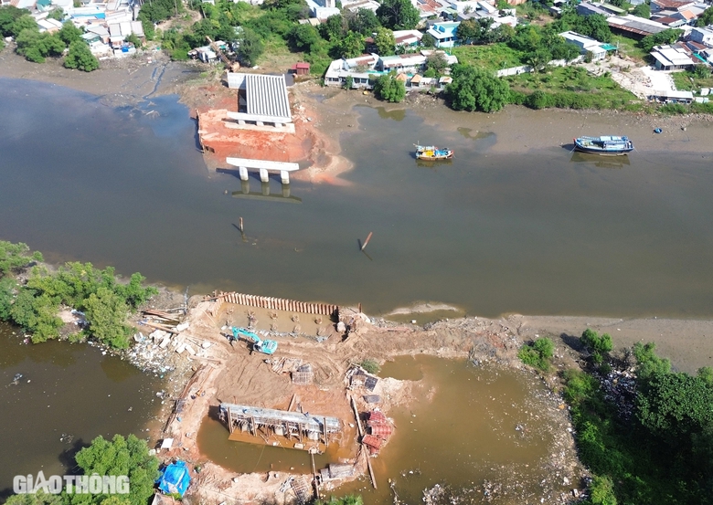 Cầu Văn Th&aacute;nh giữa nội &ocirc; TP Phan Thiết mới đạt 51% tiến độ, lỡ hẹn về đ&iacute;ch- Ảnh 2.