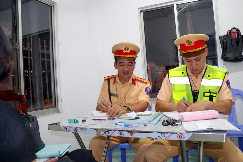 Cần Thơ mạnh tay xử l&yacute; vi phạm giao th&ocirc;ng- Ảnh 6.