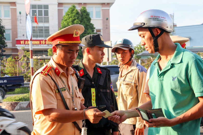 Cần Thơ mạnh tay xử l&yacute; vi phạm giao th&ocirc;ng- Ảnh 2.