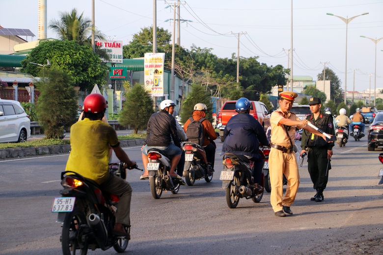 Cần Thơ mạnh tay xử l&yacute; vi phạm giao th&ocirc;ng- Ảnh 1.