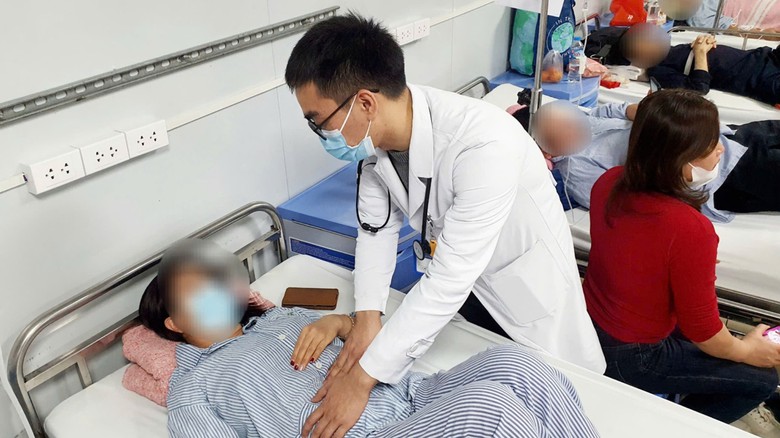 14 người ngộ độc thực phẩm sau li&ecirc;n hoan tại H&agrave; Nội: Loại trừ nguy&ecirc;n nh&acirc;n từ rượu- Ảnh 2.