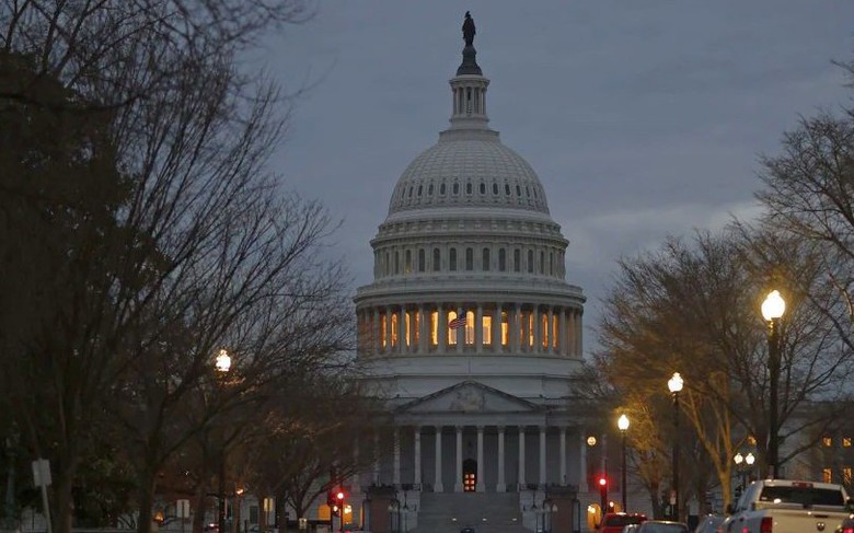 Hạ viện Mỹ ph&ecirc; chuẩn dự luật ngăn Ch&iacute;nh phủ phải đ&oacute;ng cửa ngay l&uacute;c nửa đ&ecirc;m