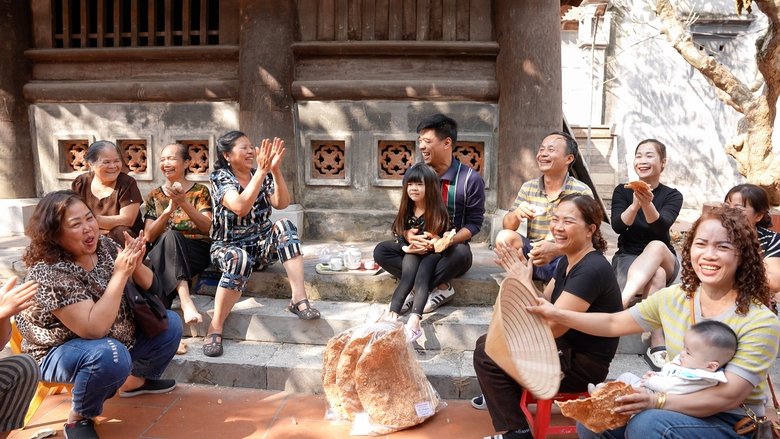 Khoảnh khắc ý nghĩa của bố con Trung Ruồi tại Trung tâm điều dưỡng thương binh Thuận Thành- Ảnh 3. Khoảnh khắc ý nghĩa của bố con Trung Ruồi tại Trung tâm điều dưỡng thương binh Thuận Thành- Ảnh 3.