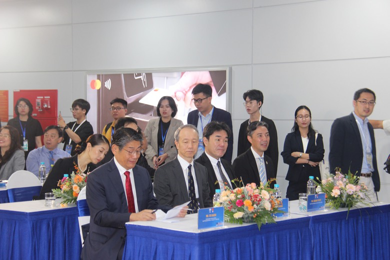 Metro số 1 chính thức khai thác thương mại- Ảnh 4. Metro số 1 chính thức khai thác thương mại- Ảnh 4.