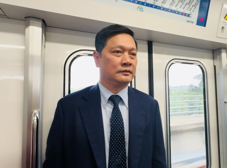 X&uacute;c động khi ca kh&uacute;c "Tự h&agrave;o metro TP.HCM" được h&aacute;t vang tr&ecirc;n chuyến t&agrave;u đầu ti&ecirc;n- Ảnh 2.