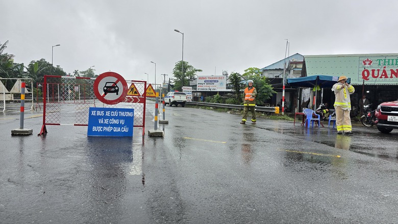 Tạm cấm lưu th&ocirc;ng qua cầu C&acirc;u L&acirc;u mới để sửa chữa, c&aacute;c &ocirc; t&ocirc; lưu th&ocirc;ng thế n&agrave;o?- Ảnh 1.