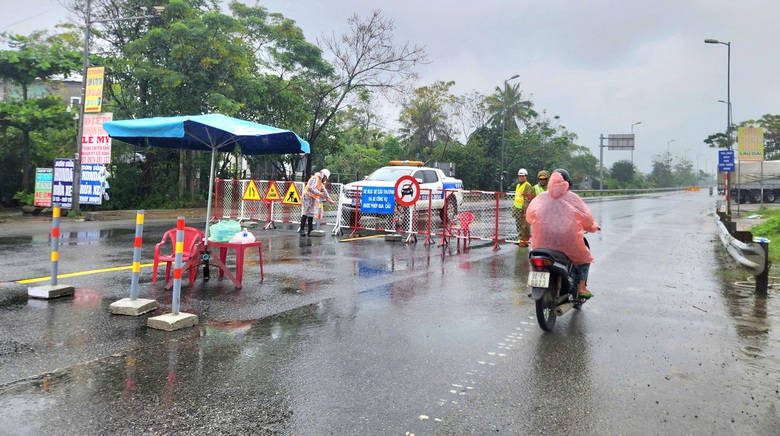 Tạm cấm lưu th&ocirc;ng qua cầu C&acirc;u L&acirc;u mới để sửa chữa, c&aacute;c &ocirc; t&ocirc; lưu th&ocirc;ng thế n&agrave;o?- Ảnh 2.