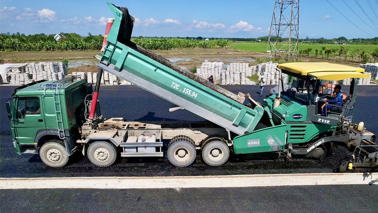 Cao tốc qua B&agrave; Rịa - Vũng T&agrave;u thảm được 13km nhựa- Ảnh 2.