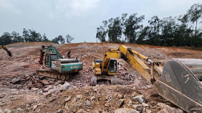Thảm xong b&ecirc; t&ocirc;ng nhựa lớp 1 cao tốc B&atilde;i Vọt - H&agrave;m Nghi dịp tết Nguy&ecirc;n đ&aacute;n- Ảnh 7.
