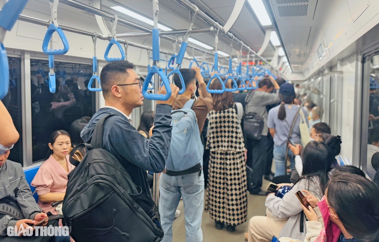 TP.HCM: Nhiều người bỏ xe cá nhân để đi metro- Ảnh 1. TP.HCM: Nhiều người bỏ xe cá nhân để đi metro- Ảnh 1.
