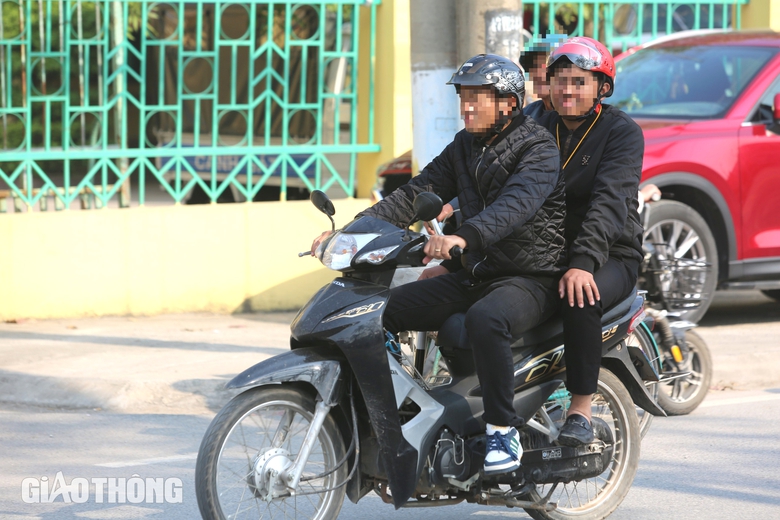 CSGT Ninh B&igrave;nh h&oacute;a trang, lập chốt ở n&uacute;t giao cao tốc xử l&yacute; xe vi phạm- Ảnh 2.