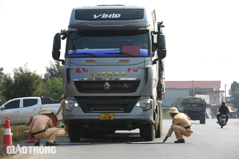 CSGT Ninh B&igrave;nh h&oacute;a trang, lập chốt ở n&uacute;t giao cao tốc xử l&yacute; xe vi phạm- Ảnh 5.