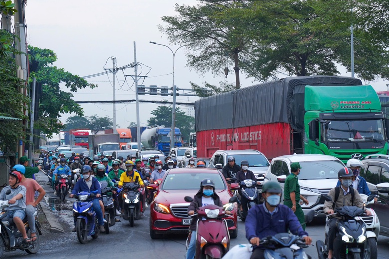 TP.HCM giao nghi&ecirc;n cứu đường tr&ecirc;n cao dọc Nguyễn Văn Linh
- Ảnh 2.