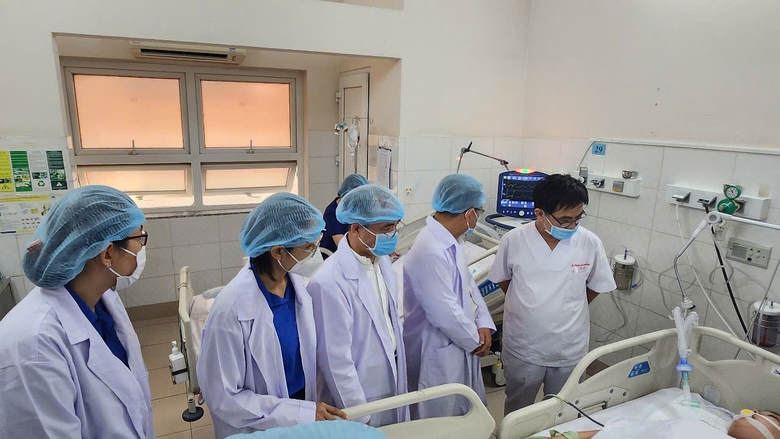 Sức khỏe ba nạn nh&acirc;n nguy kịch trong vụ ch&aacute;y ở T&acirc;n B&igrave;nh hiện ra sao?- Ảnh 1.