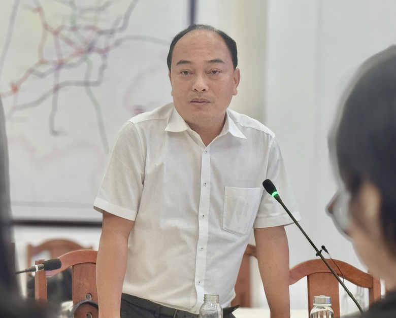 Choáng với lượng hành khách trong ngày đầu trải nghiệm metro số 1- Ảnh 2. Choáng với lượng hành khách trong ngày đầu trải nghiệm metro số 1- Ảnh 2.