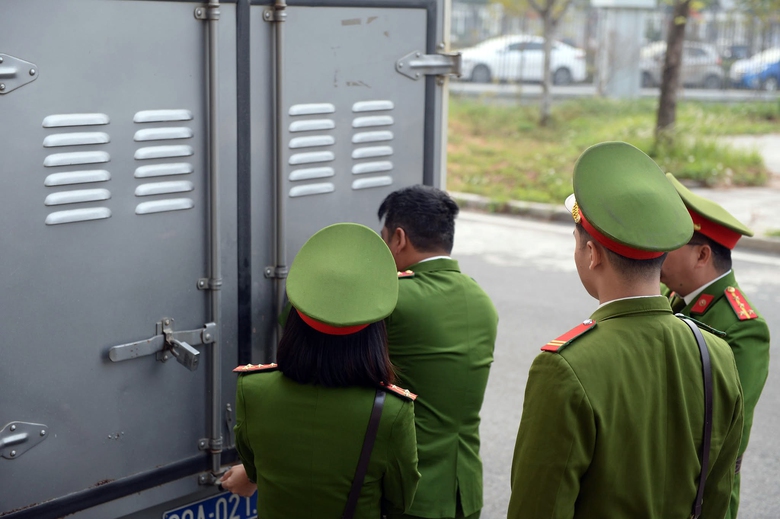 H&igrave;nh ảnh bị c&aacute;o đến phi&ecirc;n xử 3 cựu ph&oacute; gi&aacute;m đốc sở vụ chuyến bay giải cứu giai đoạn 2- Ảnh 5.