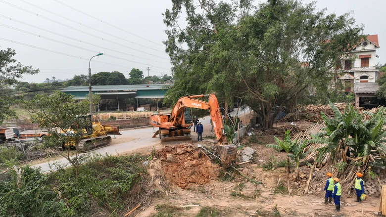 Quảng Ninh chi hơn 580 tỷ đồng cải tạo, n&acirc;ng cấp tỉnh lộ 327 - Ảnh 1.