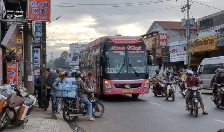 Hiện trường vụ tai nạn khiến người đ&agrave;n &ocirc;ng tử vong tại chỗ.