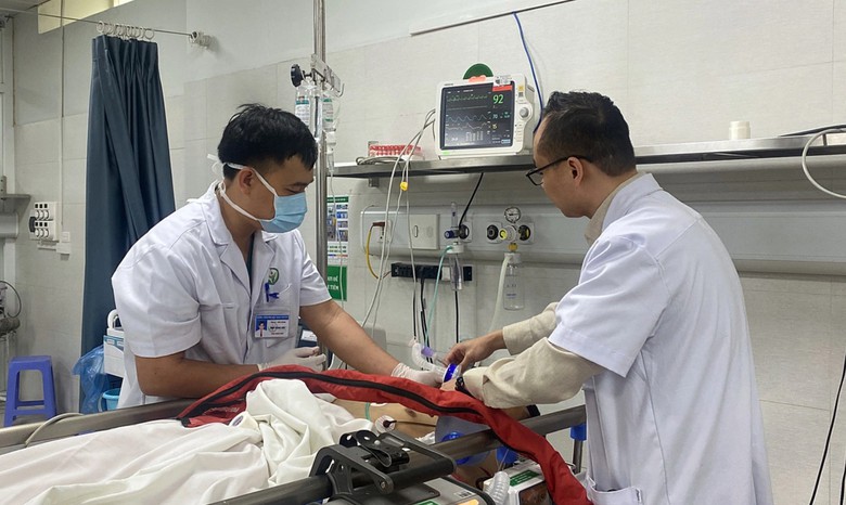 Đốt pháo đám cưới, một trung niên chấn thương sọ não- Ảnh 1. Đốt pháo đám cưới, một trung niên chấn thương sọ não- Ảnh 1.