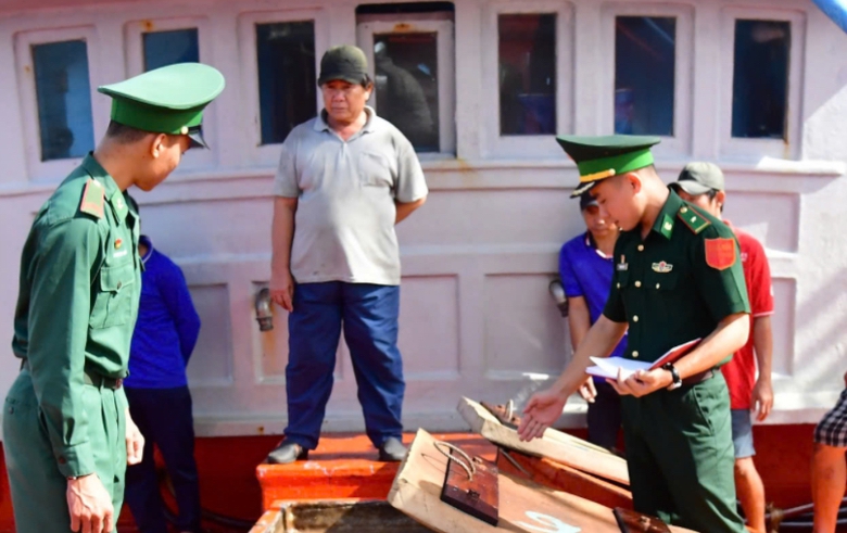 Điều tra vụ ph&aacute;t hiện t&agrave;u c&aacute; vận chuyển 50.000 l&iacute;t dầu D.O chưa r&otilde; nguồn gốc- Ảnh 1.