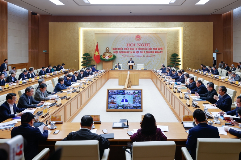 Ch&iacute;nh phủ v&agrave; Quốc hội họp triển khai thi h&agrave;nh 18 luật, 21 nghị quyết- Ảnh 2.