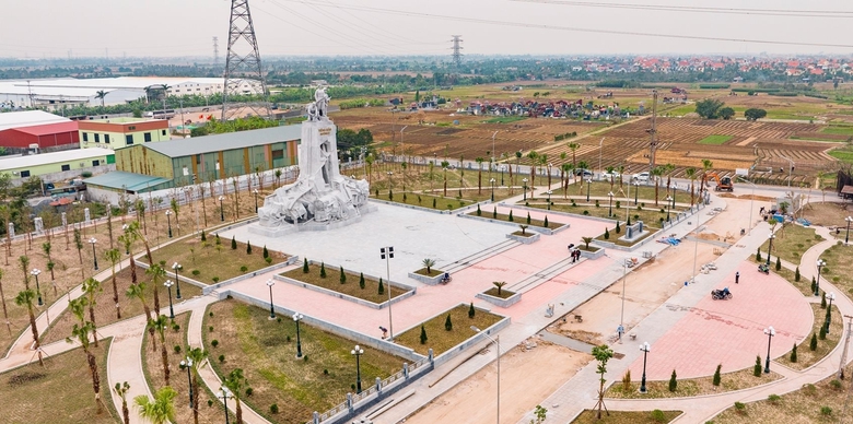 Chi&ecirc;m ngưỡng tượng đ&agrave;i "Tiếng sấm đường 5" ở Hải Dương- Ảnh 2.
