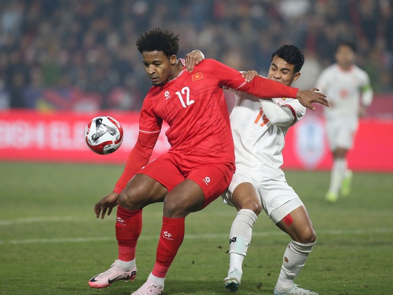 Đội h&igrave;nh ra s&acirc;n Singapore vs Việt Nam: Xu&acirc;n Son lĩnh xướng h&agrave;ng c&ocirc;ng- Ảnh 1.
