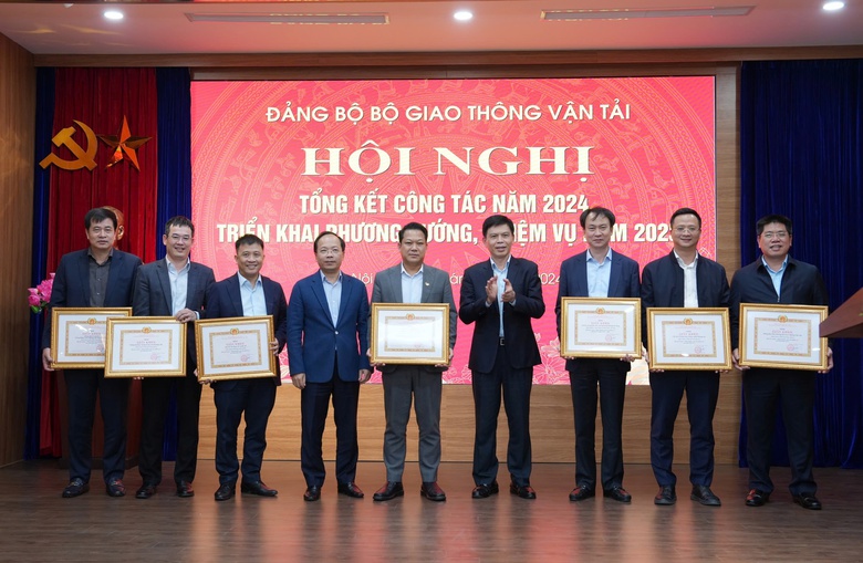 Đảng bộ Bộ GTVT lãnh đạo, chỉ đạo triển khai hiệu quả nhiệm vụ chính trị - Ảnh 2. Đảng bộ Bộ GTVT lãnh đạo, chỉ đạo triển khai hiệu quả nhiệm vụ chính trị - Ảnh 2.