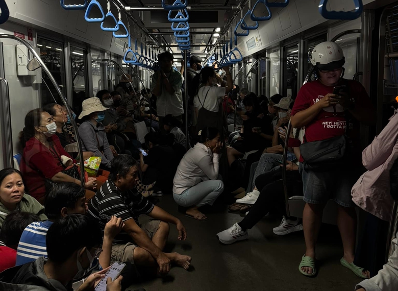 TP.HCM mưa quá lớn, tuyến metro số 1 phải tạm dừng- Ảnh 1. TP.HCM mưa quá lớn, tuyến metro số 1 phải tạm dừng- Ảnh 1.