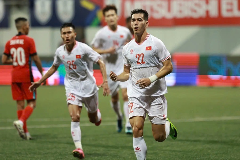 B&aacute;o Indonesia kinh ngạc v&igrave; c&aacute;ch tuyển Việt Nam đ&aacute;nh bại Singapore tại AFF Cup- Ảnh 1.