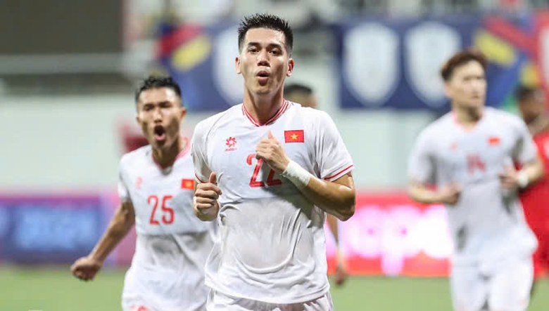 Vượt mặt Kiatisak, Tiến Linh v&agrave;o top 8 ch&acirc;n s&uacute;t tốt nhất lịch sử AFF Cup- Ảnh 1.