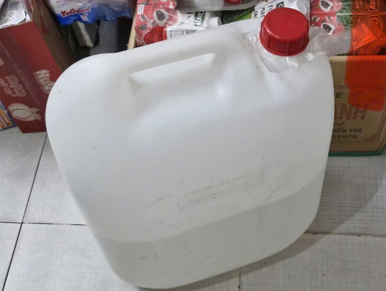Vụ ngộ độc rượu khiến bốn người nhập viện: X&aacute;c định nguy&ecirc;n nh&acirc;n, nguồn gốc rượu- Ảnh 1.