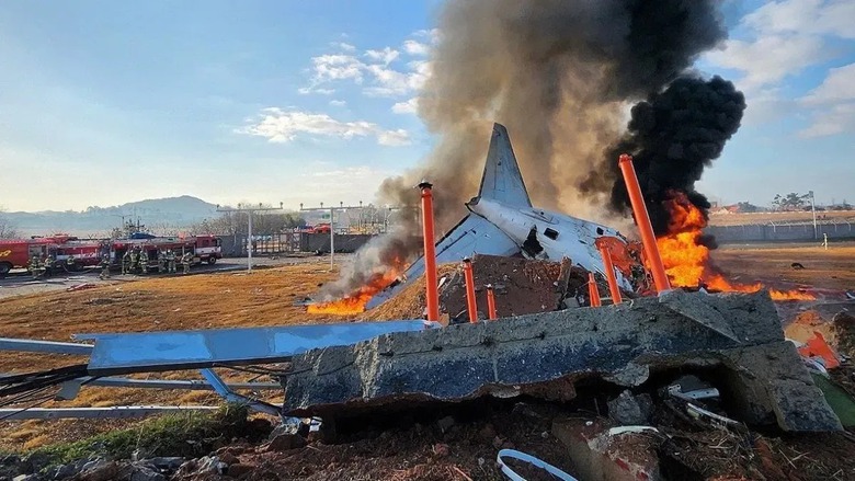 28-dead-as-plan-carrying-181-people-crash-lands-at-South-Korea-airport_11zon.jpg
