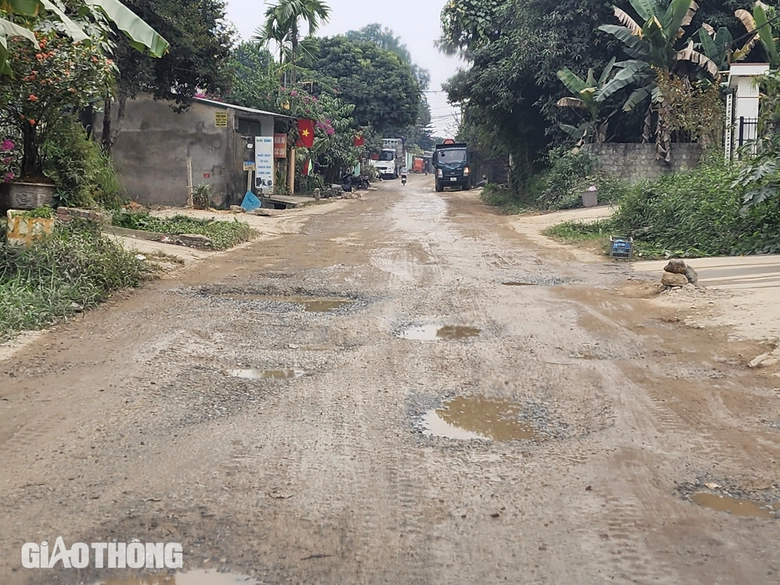 Xe chở đất quần thảo đường li&ecirc;n x&atilde; ở Tuy&ecirc;n Quang- Ảnh 6.