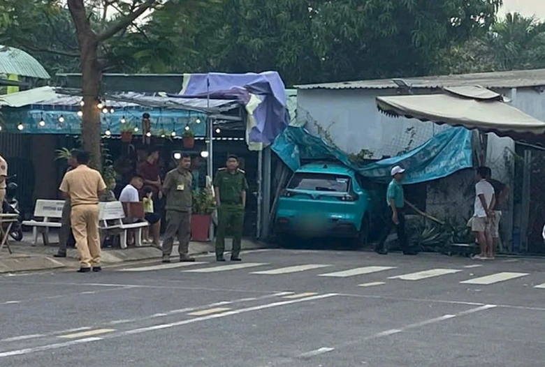 Chiếc taxi tại hiện trường vụ tai nạn.