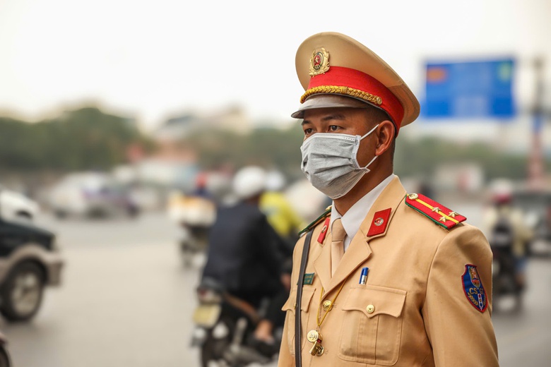 CSGT b&iacute; mật ghi h&igrave;nh xe kh&aacute;ch hợp đồng tr&aacute; h&igrave;nh vi phạm, t&agrave;i xế "t&acirc;m phục" nộp phạt- Ảnh 10.