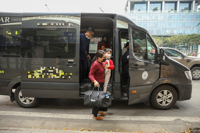 CSGT b&iacute; mật ghi h&igrave;nh xe kh&aacute;ch hợp đồng tr&aacute; h&igrave;nh vi phạm, t&agrave;i xế "t&acirc;m phục" nộp phạt- Ảnh 8.