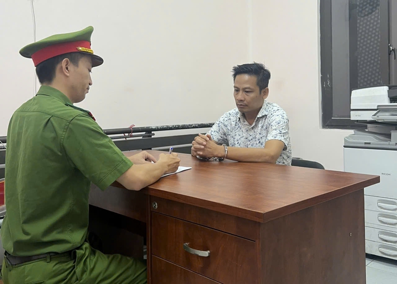 Bắt 2 đối tượng lừa "chạy &aacute;n" cho người Campuchia- Ảnh 2.