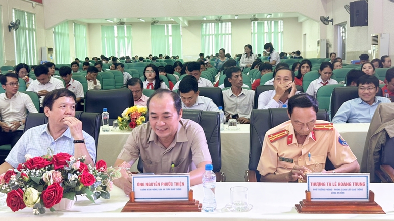 Đồng Th&aacute;p: Nhiều hoạt động tuy&ecirc;n truyền đảm bảo an to&agrave;n giao th&ocirc;ng trong trường học- Ảnh 1.