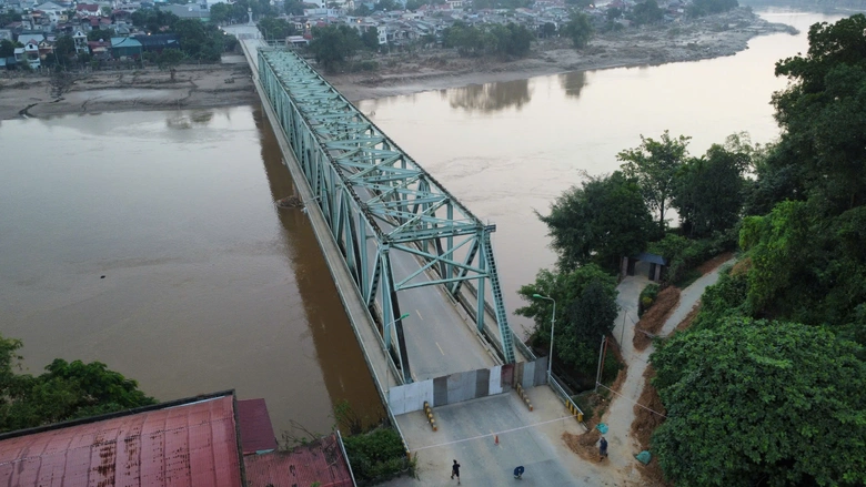 Sửa chữa cầu Y&ecirc;n B&aacute;i để lưu th&ocirc;ng tạm thời trước tết Nguy&ecirc;n đ&aacute;n 2025- Ảnh 4.
