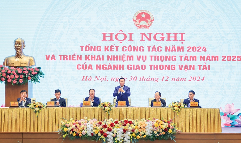 Ngành GTVT một năm nhiều điểm sáng- Ảnh 1. Ngành GTVT một năm nhiều điểm sáng- Ảnh 1.