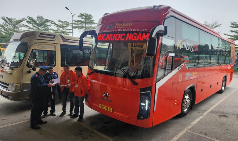 Thanh tra giao th&ocirc;ng Nghệ An: Những bước chuyển hiệu quả trong t&igrave;nh h&igrave;nh mới- Ảnh 2.