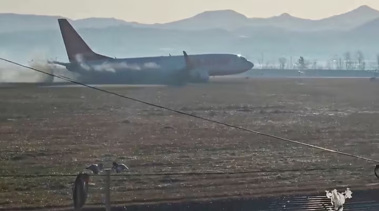 Những c&acirc;u hỏi c&ograve;n bỏ ngỏ xung quanh vụ rơi m&aacute;y bay Jeju Air tại H&agrave;n Quốc- Ảnh 1.