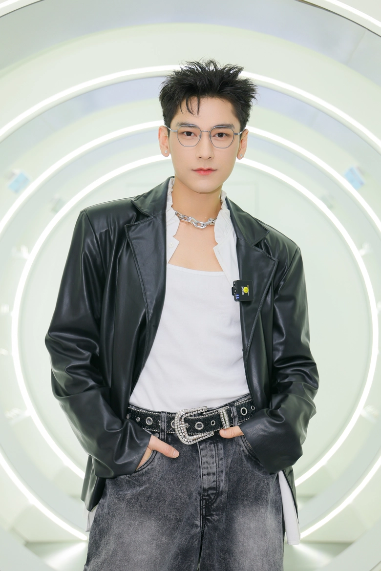 "Phạm tổng" Isaac tỏa s&aacute;ng tr&ecirc;n mọi phương diện ở tuổi 36- Ảnh 3.