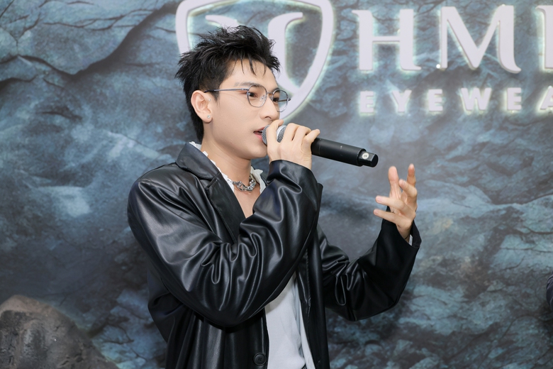 "Phạm tổng" Isaac tỏa s&aacute;ng tr&ecirc;n mọi phương diện ở tuổi 36- Ảnh 6.