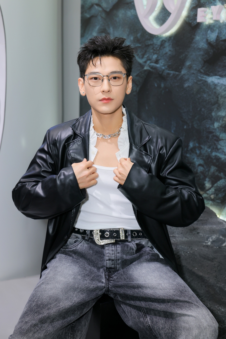 "Phạm tổng" Isaac tỏa s&aacute;ng tr&ecirc;n mọi phương diện ở tuổi 36- Ảnh 2.