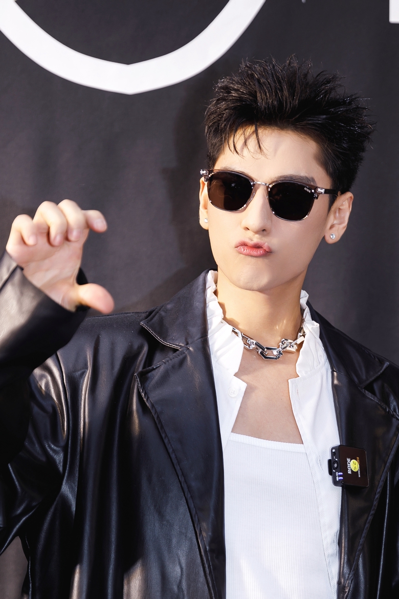 "Phạm tổng" Isaac tỏa s&aacute;ng tr&ecirc;n mọi phương diện ở tuổi 36- Ảnh 1.